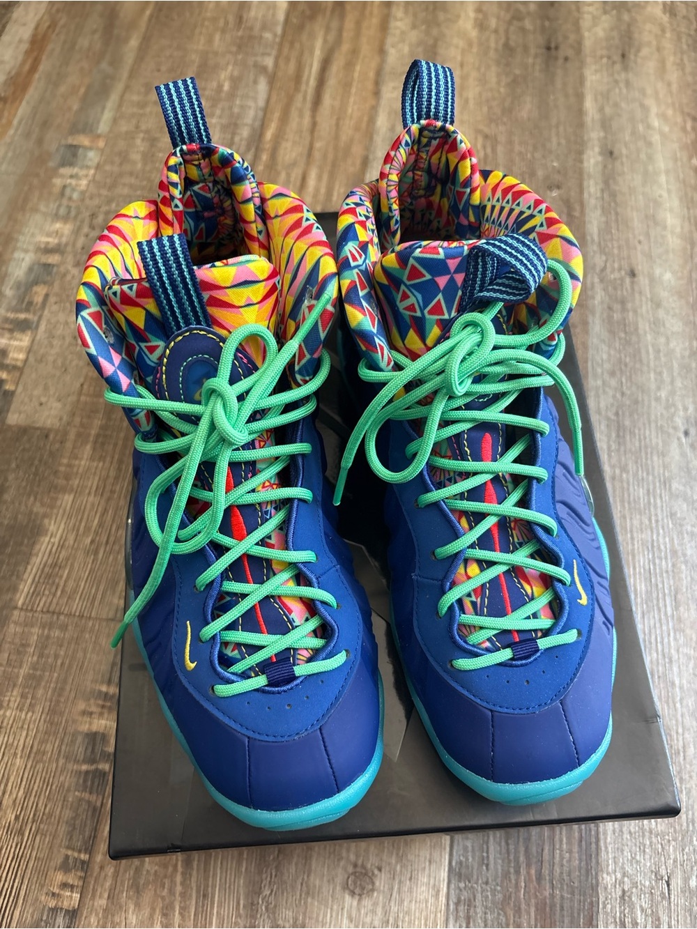 Nike Kids Blue posite Sneakers with Multicolor Pattern and Green Laces